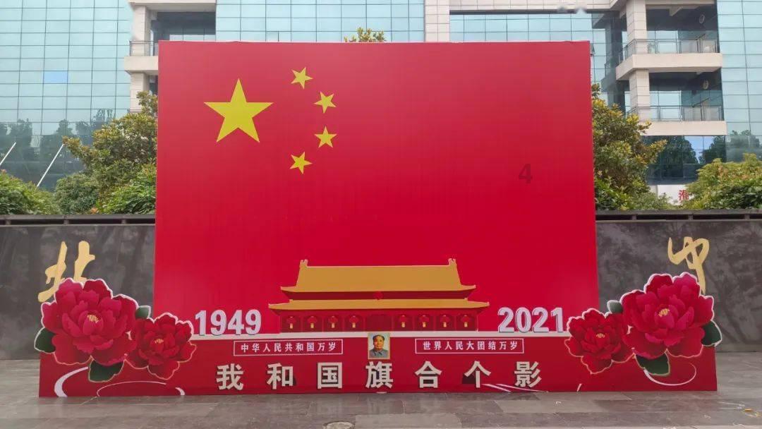 凌晨家中卧室突然起火,男孩进出四次救出半昏迷的爸爸和奶奶。孩子姑姑:特别后怕,孩子很勇敢